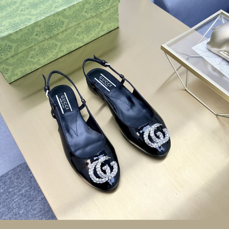 G*u*i flat shoes